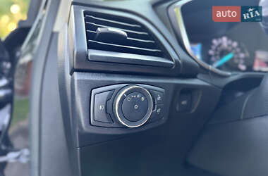 Седан Ford Fusion 2017 в 