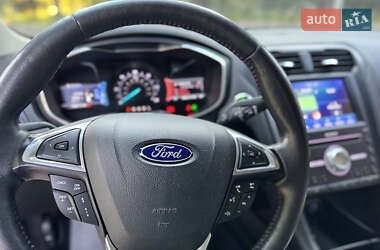 Седан Ford Fusion 2017 в 
