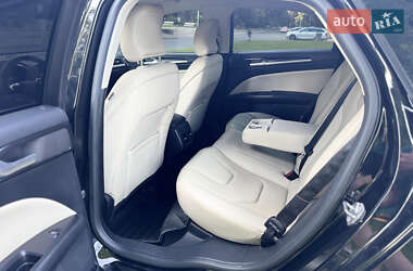 Седан Ford Fusion 2017 в 