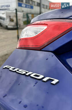 Седан Ford Fusion 2016 в 