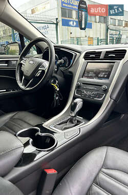 Седан Ford Fusion 2016 в 