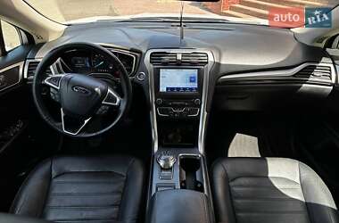 Седан Ford Fusion 2016 в 
