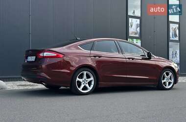 Седан Ford Fusion 2015 в 