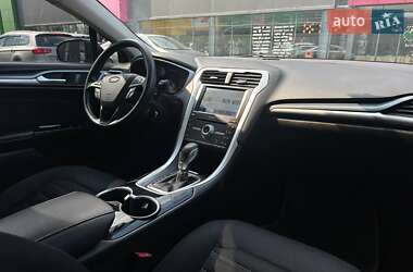 Седан Ford Fusion 2015 в 