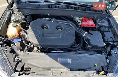 Седан Ford Fusion 2015 в 