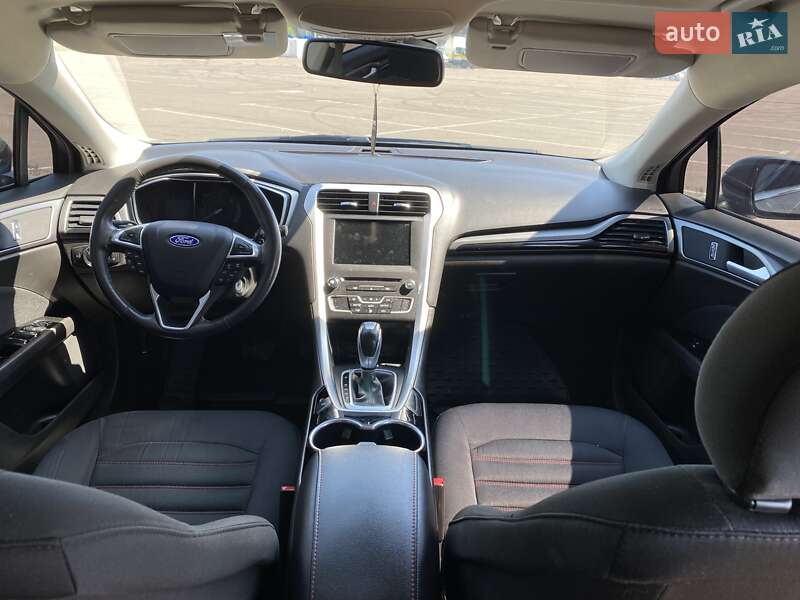 Седан Ford Fusion 2015 в Ровно