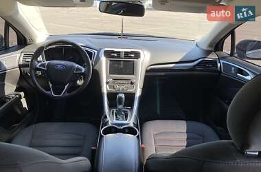 Седан Ford Fusion 2015 в 