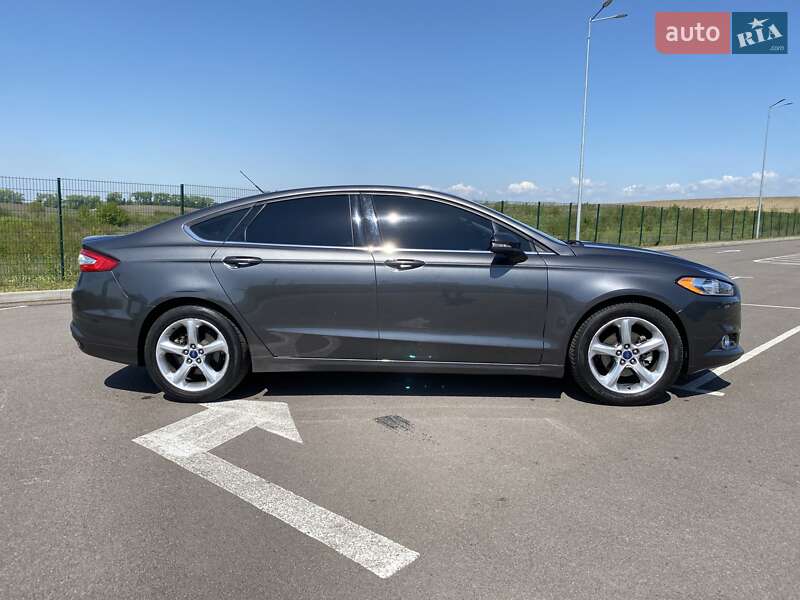 Седан Ford Fusion 2015 в Ровно