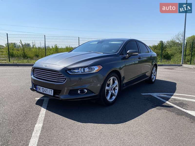 Седан Ford Fusion 2015 в Ровно