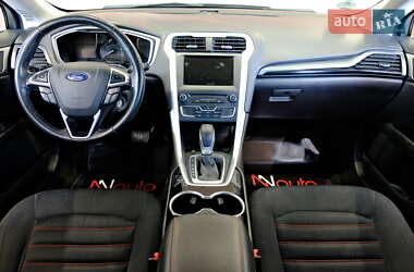 Седан Ford Fusion 2016 в 