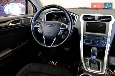 Седан Ford Fusion 2016 в 