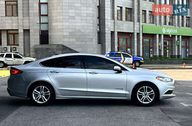 Седан Ford Fusion 2017 в 