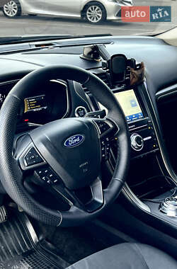 Седан Ford Fusion 2017 в 