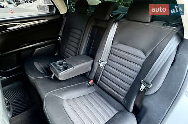 Седан Ford Fusion 2017 в 