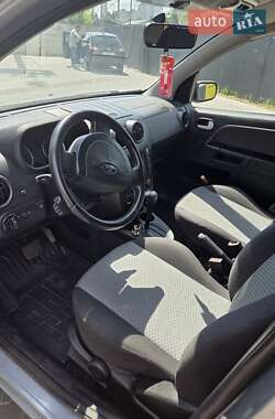 Хэтчбек Ford Fusion 2005 в 