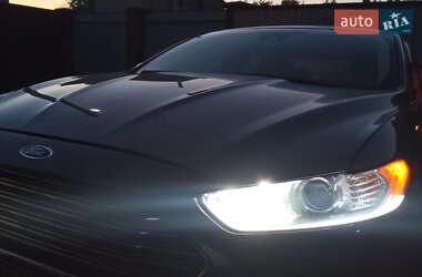 Седан Ford Fusion 2015 в 