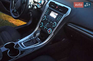 Седан Ford Fusion 2015 в 