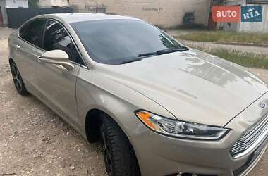 Седан Ford Fusion 2015 в 