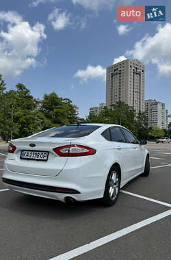 Седан Ford Fusion 2015 в 