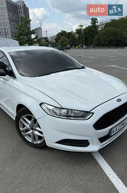 Седан Ford Fusion 2015 в 