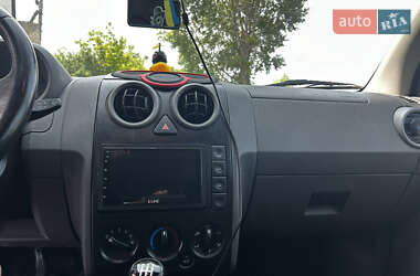 Хэтчбек Ford Fusion 2003 в 