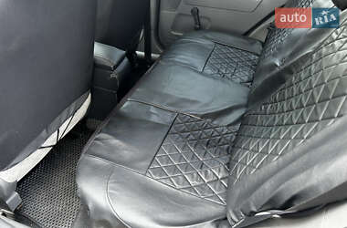 Хэтчбек Ford Fusion 2003 в 