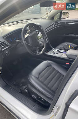 Седан Ford Fusion 2017 в 
