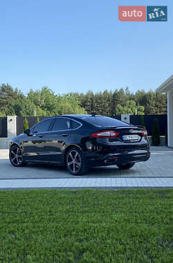 Седан Ford Fusion 2016 в Бродах