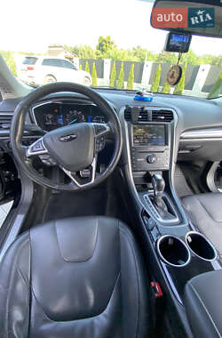 Седан Ford Fusion 2016 в 