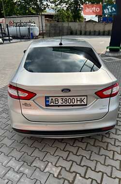 Седан Ford Fusion 2015 в 