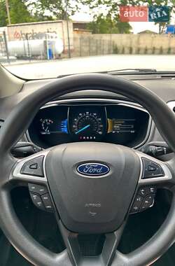 Седан Ford Fusion 2015 в 