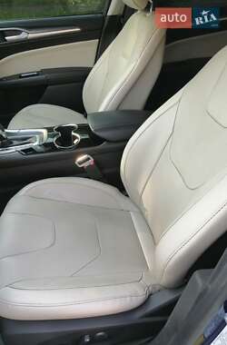 Седан Ford Fusion 2013 в 