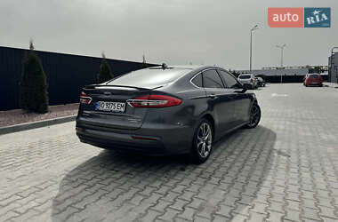 Седан Ford Fusion 2019 в 