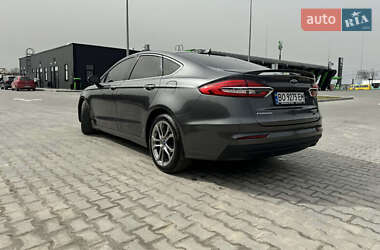Седан Ford Fusion 2019 в 