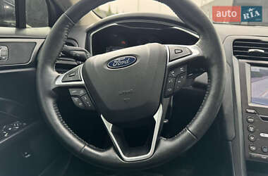 Седан Ford Fusion 2019 в 