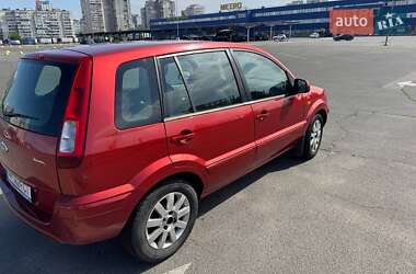 Хэтчбек Ford Fusion 2010 в 