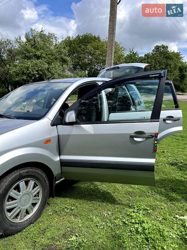 Хэтчбек Ford Fusion 2006 в Старой Синяве