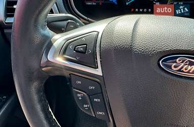 Седан Ford Fusion 2016 в 