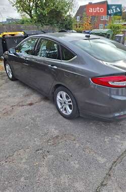 Седан Ford Fusion 2018 в 
