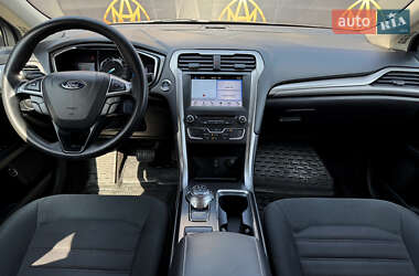 Седан Ford Fusion 2017 в 