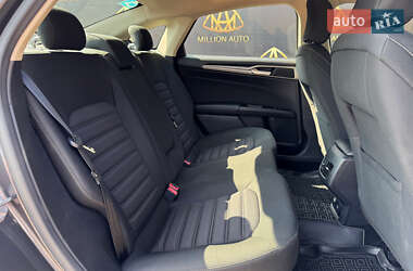 Седан Ford Fusion 2017 в 