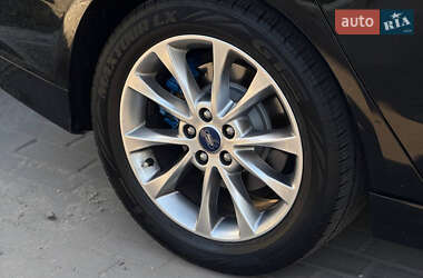 Седан Ford Fusion 2017 в 