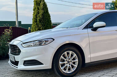 Седан Ford Fusion 2016 в 
