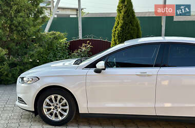 Седан Ford Fusion 2016 в 