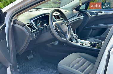 Седан Ford Fusion 2016 в 