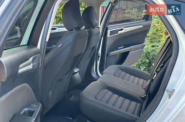 Седан Ford Fusion 2016 в 