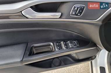 Седан Ford Fusion 2016 в 