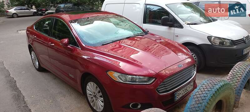 Седан Ford Fusion 2016 в 