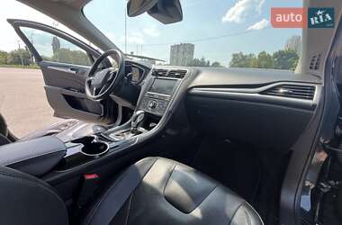 Седан Ford Fusion 2013 в 