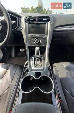 Седан Ford Fusion 2013 в 